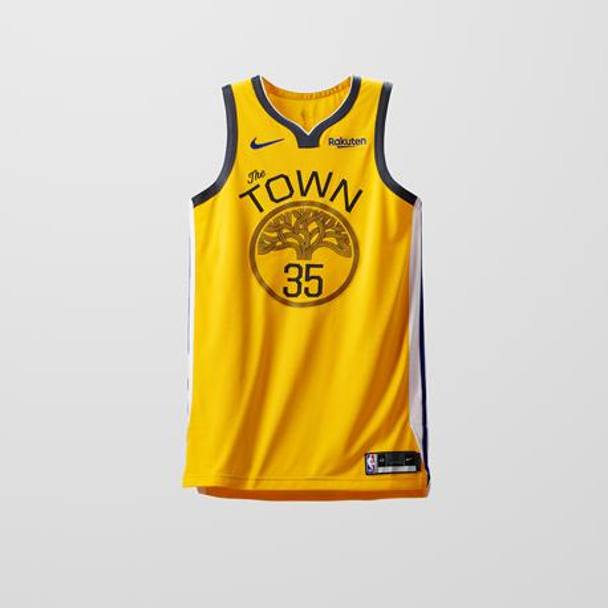 La maglia dei Warriors è una variante della Statement, dedicata alla città di Oakland (The Town) che ospita la Oracle Arena. Prima volta sul parquet, proprio alla Oracle, il 25 dicembre contro i Lakers